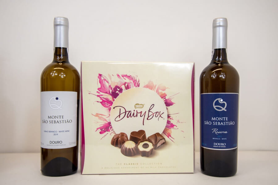 Mother's Day Portuguese White Wine Gift Set